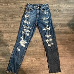 AMERICAN EAGLE MOM JEAN SIZE 2